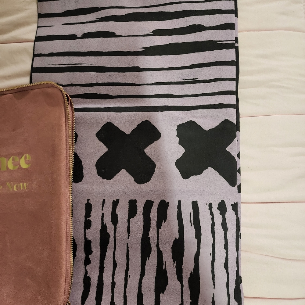 Neumee Yoga Mat with carrying case